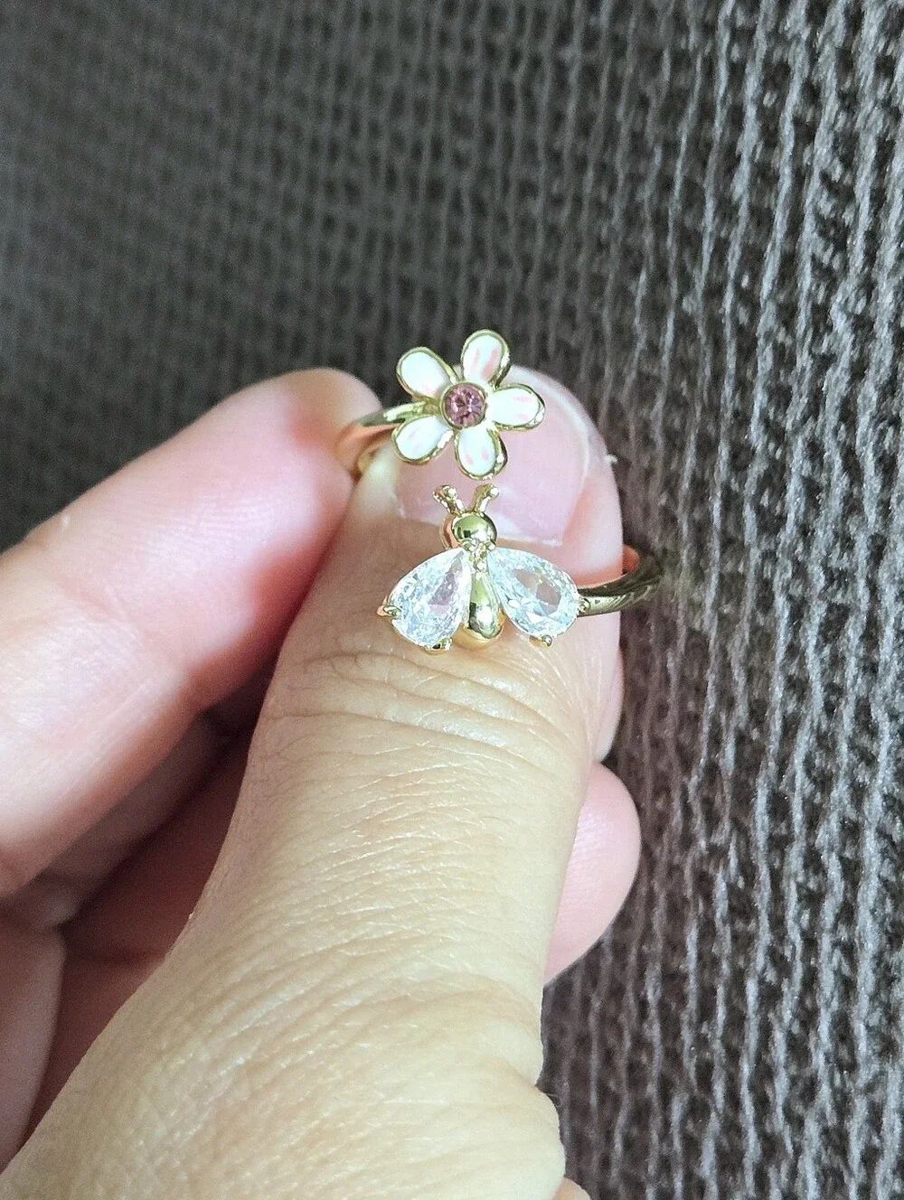 La Meno Flower🌸 and Bee🐝 Bypass Ring💍 - NIB - Picture 11 of 16